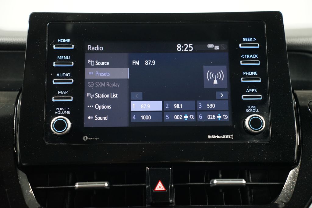2021 Toyota Camry SE 18