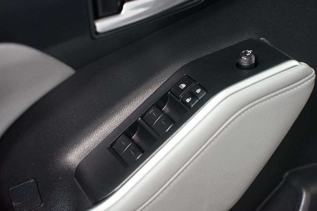 Thumbnail: 2023 Toyota Highlander - 32