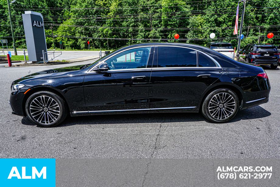 Used 2024 Black Mercedes-Benz S 580e image 7
