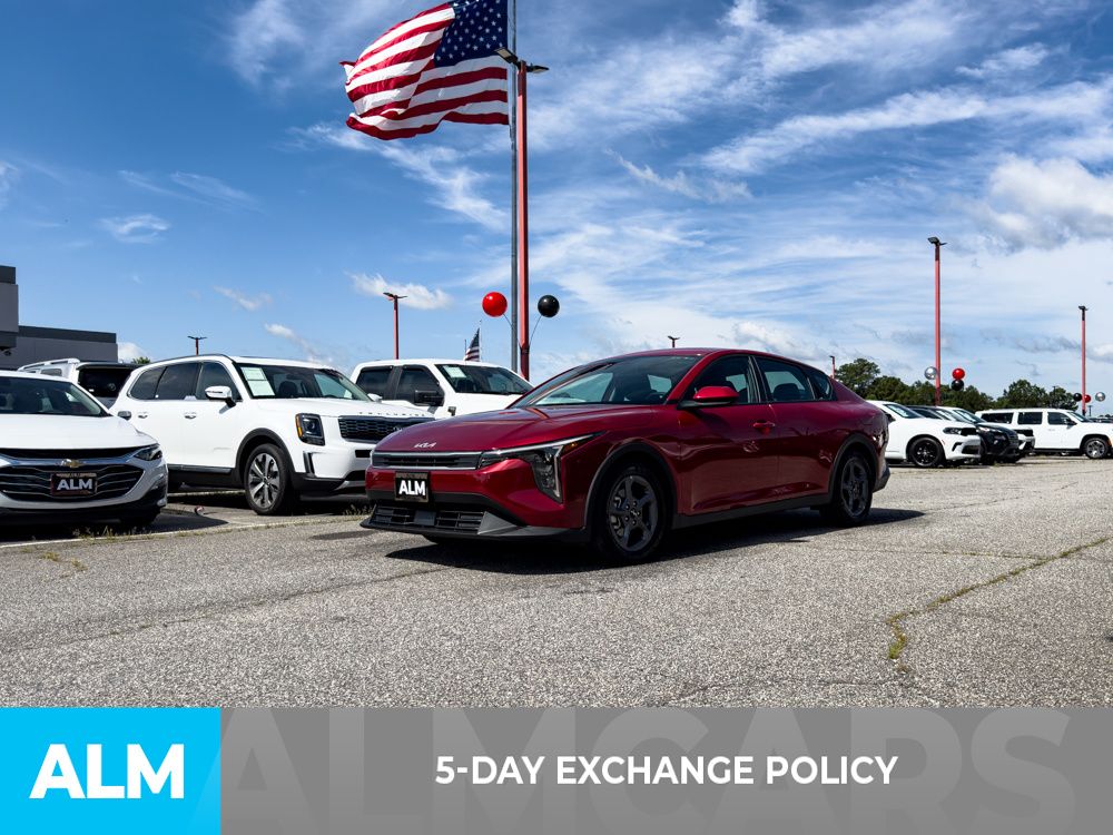 Used 2025 Red Kia LXS image 3