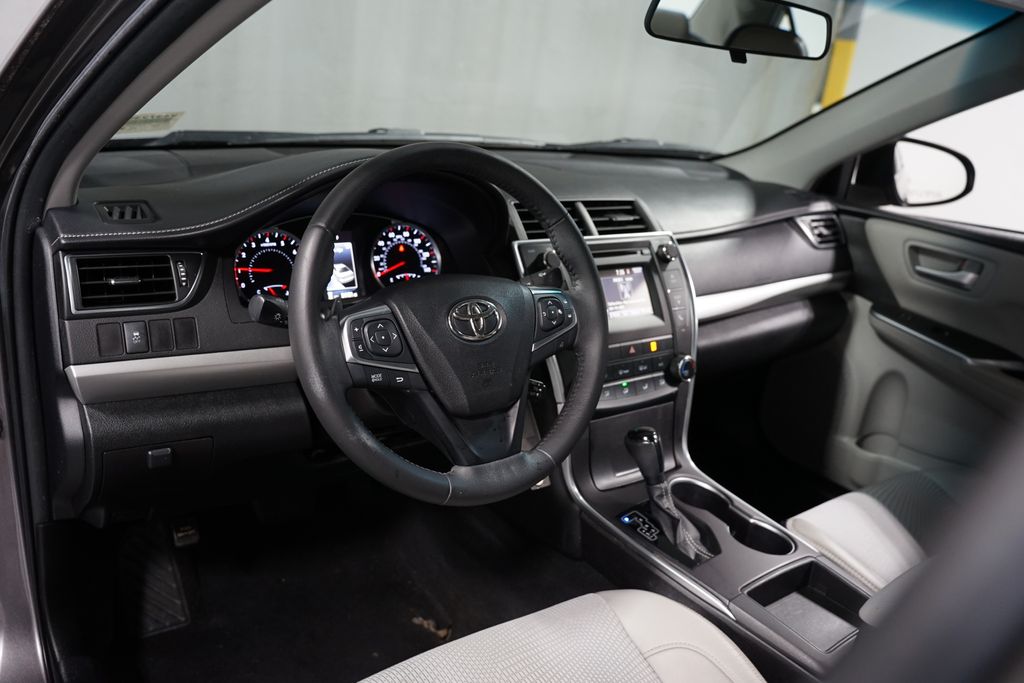 Thumbnail: 2017 Toyota Camry - 11