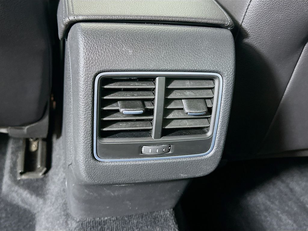 2014 Volkswagen Passat SE 25