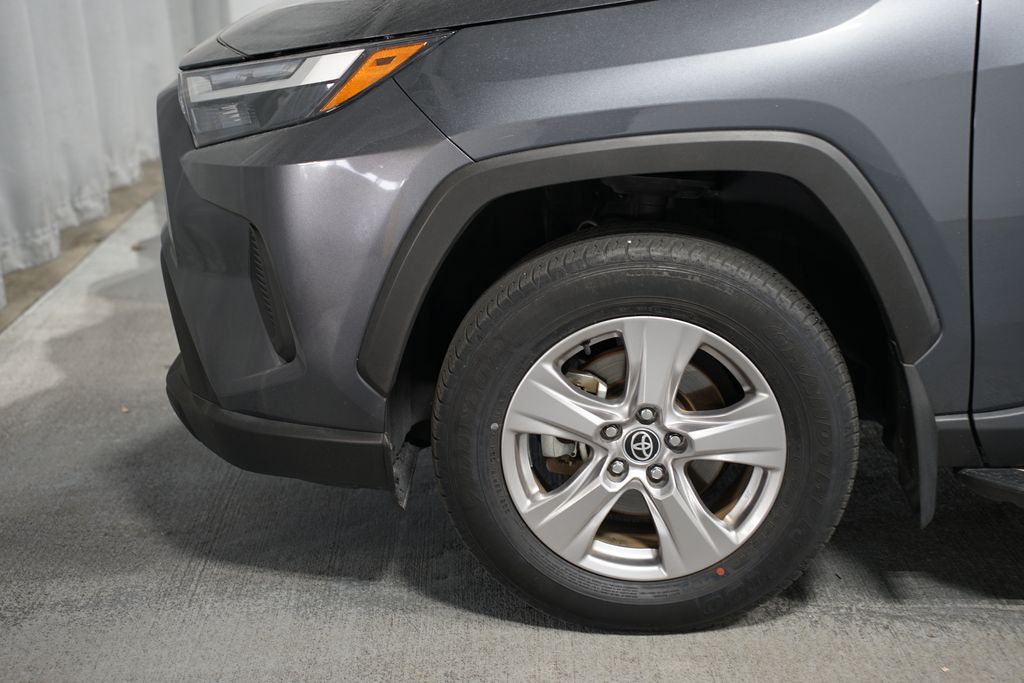 2022 Toyota RAV4 XLE 5