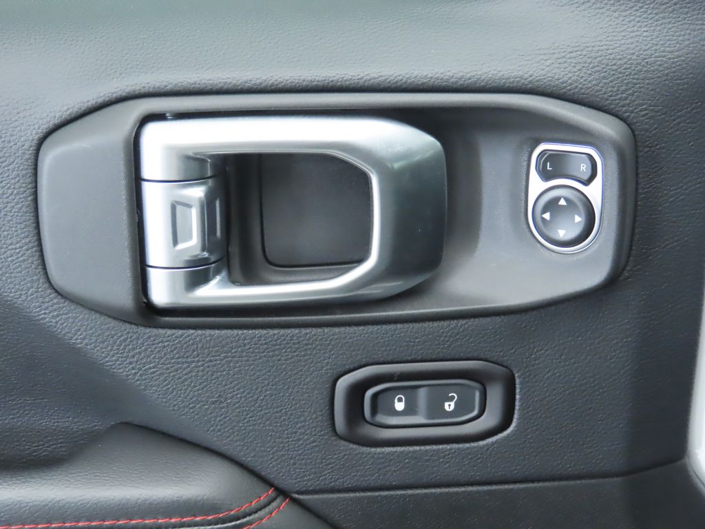 Thumbnail: 2018 Jeep Wrangler - 23