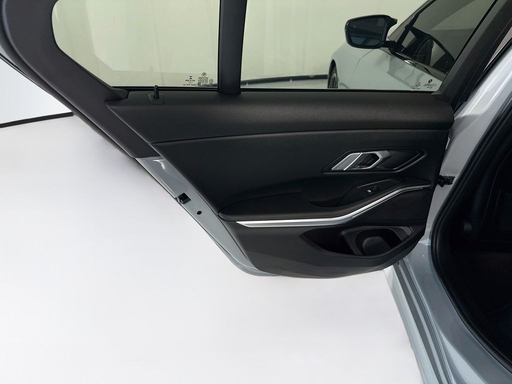 Thumbnail: 2023 BMW 3 Series - 26