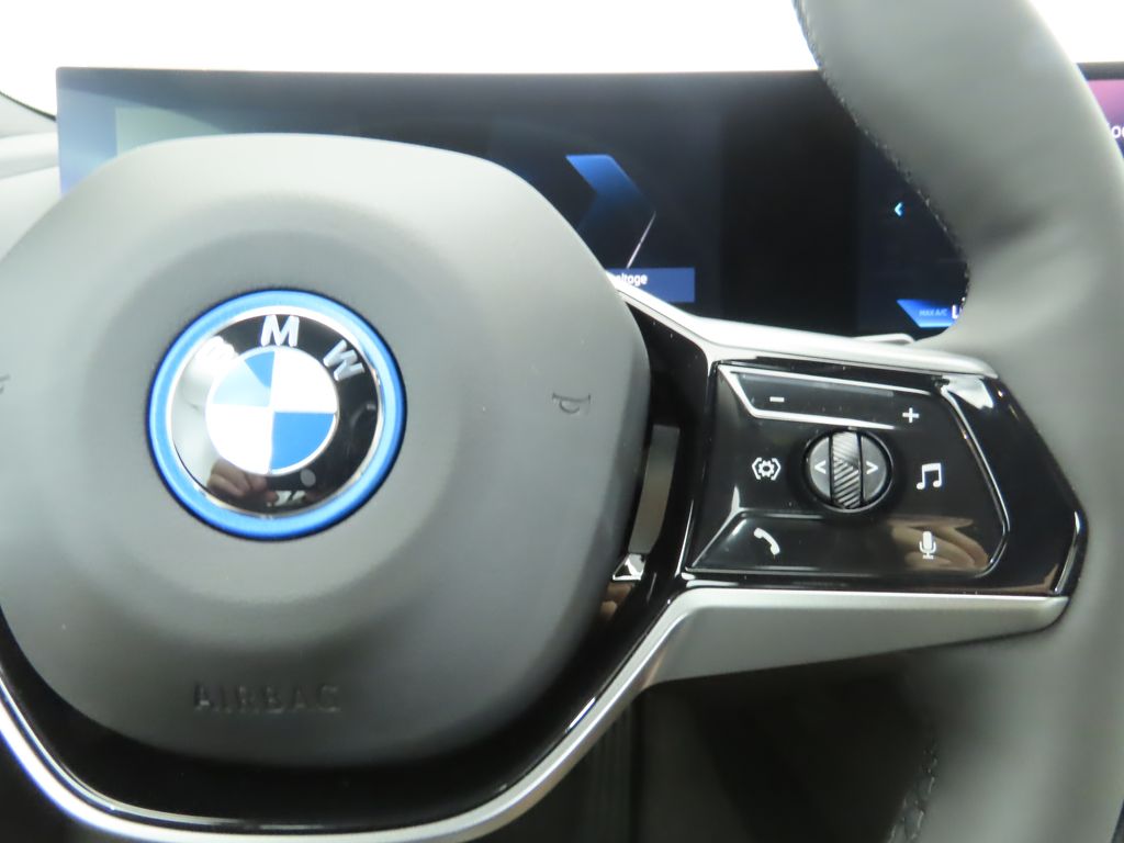 Thumbnail: 2026 BMW i5 - 12