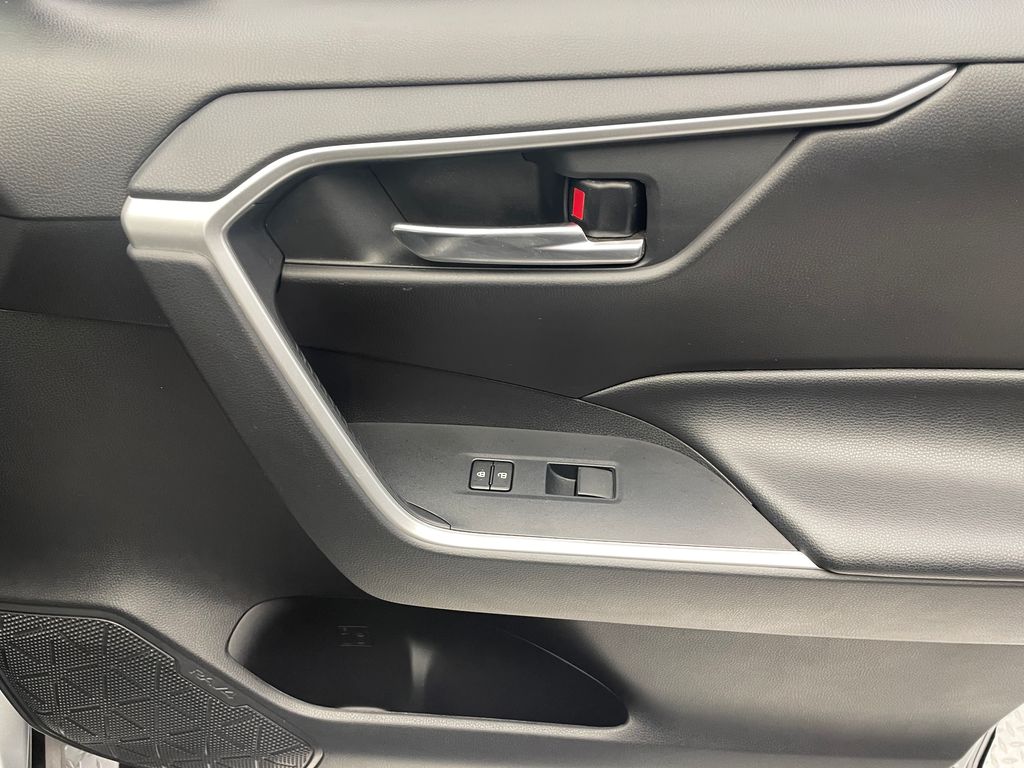 Thumbnail: 2020 Toyota RAV4 - 15