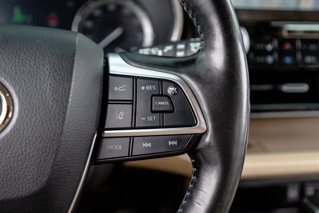 Used 2021 Toyota Highlander SUV