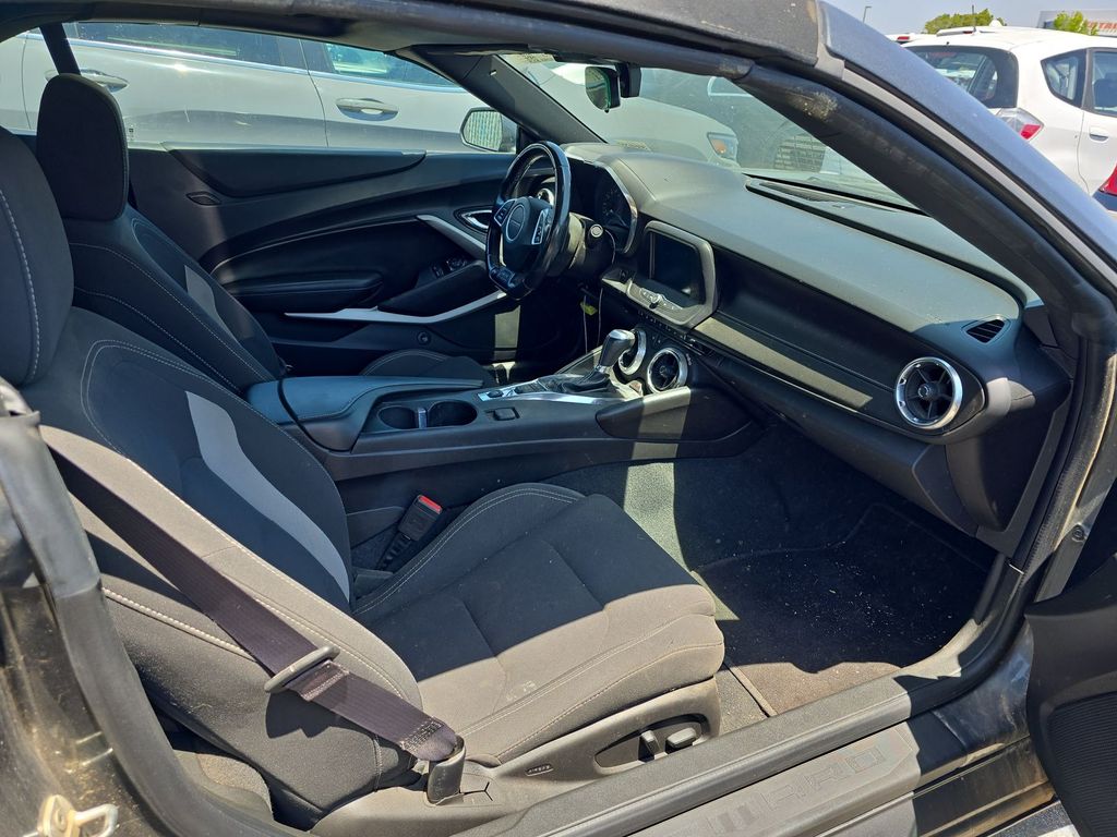 2017 Chevrolet Camaro 1LT photo