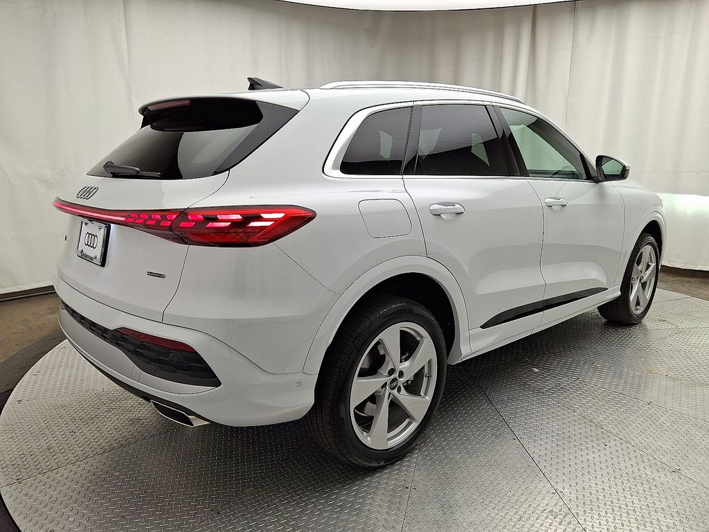 Thumbnail: 2025 Audi Q5 - 3