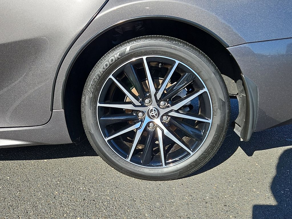 Thumbnail: 2021 Toyota Camry - 9