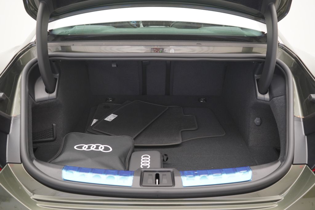 Thumbnail: 2026 Audi RS e-tron GT - 19