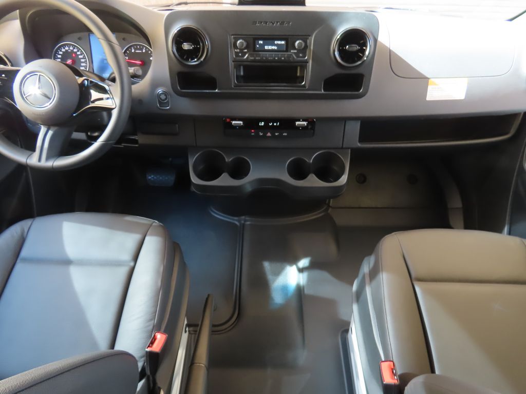 Thumbnail: 2025 Mercedes-Benz Sprinter - 12