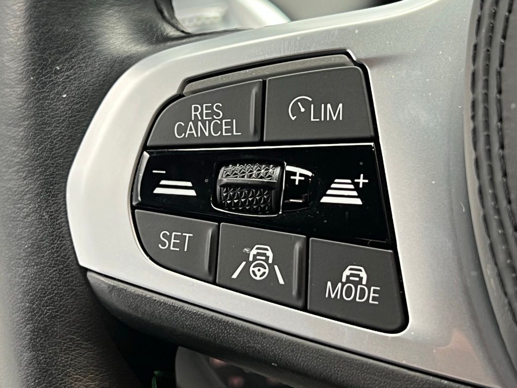 Thumbnail: 2022 BMW 8 Series - 21