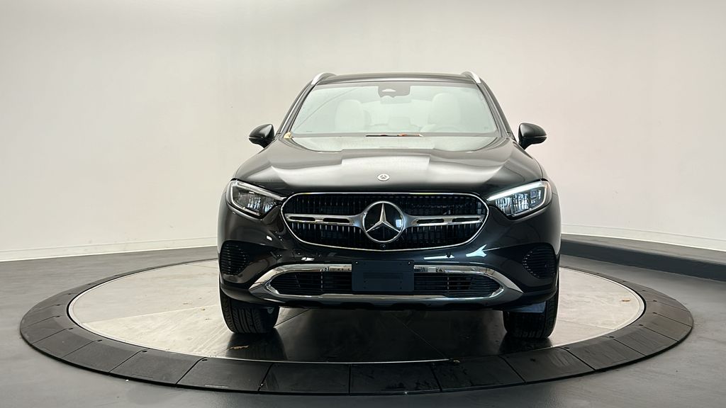 2025 Mercedes-Benz GLC 300 2