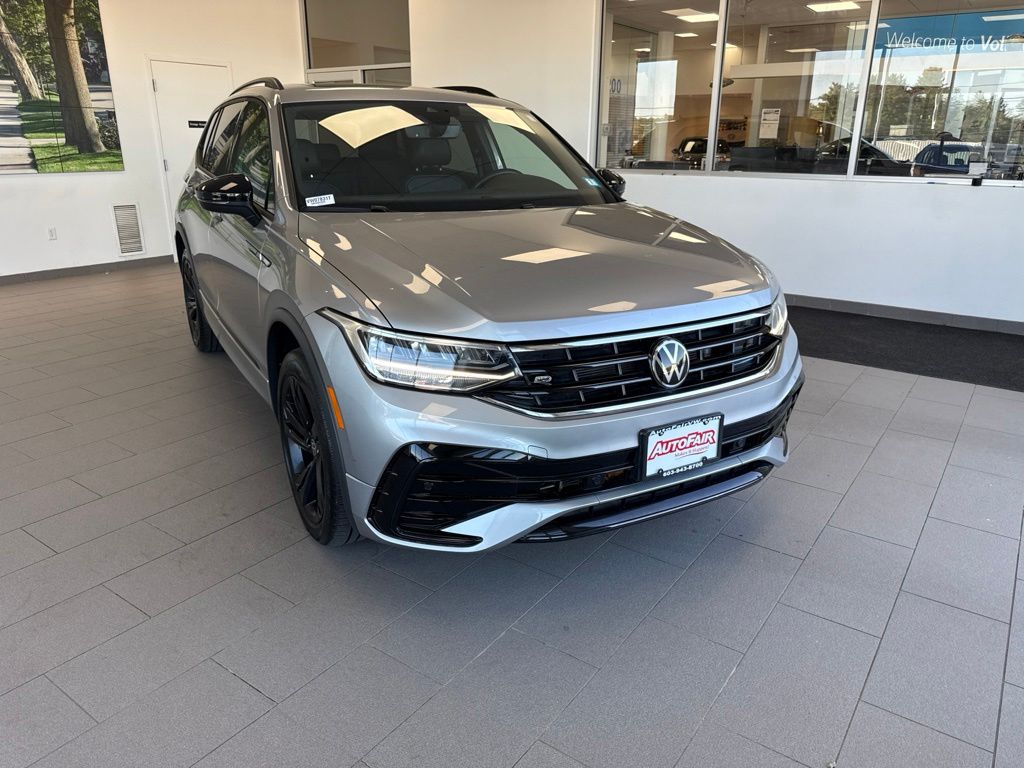 Pyrite Silver Metallic 2024 Volkswagen Tiguan SUV / Crossover All-Wheel Drive 8-Speed Automatic
