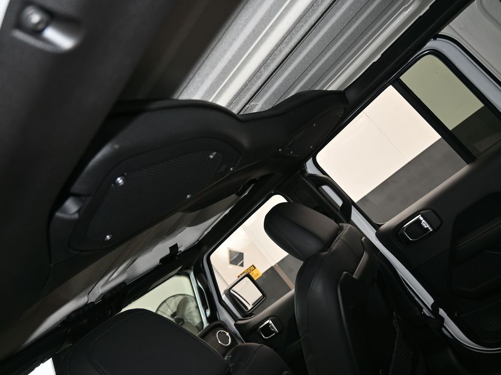 New 2025 Bright White Clearcoat Jeep Sahara image 31