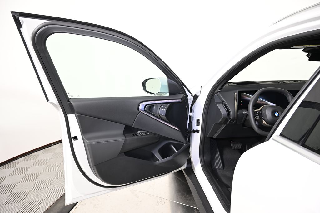 Thumbnail: 2025 BMW X3 - 21