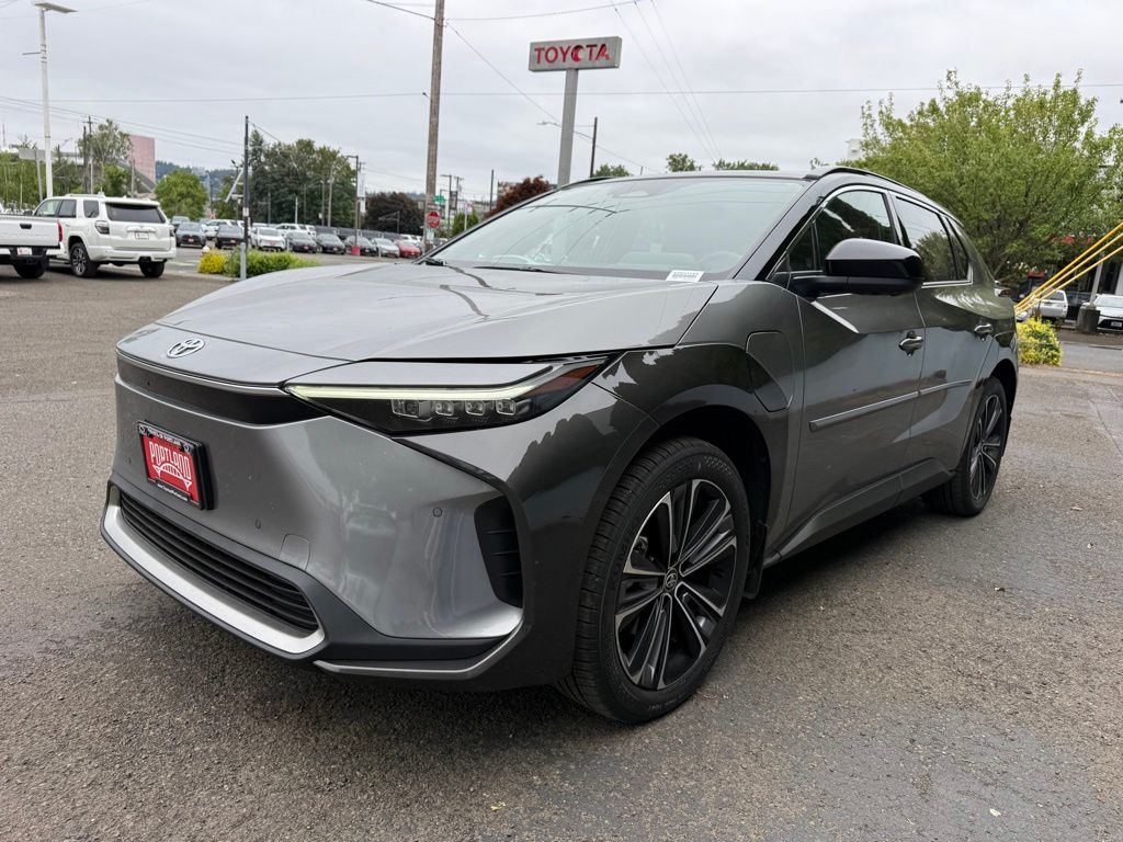 View vehicle photo 4