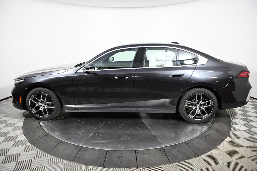 Thumbnail: 2026 BMW 5 Series - 2