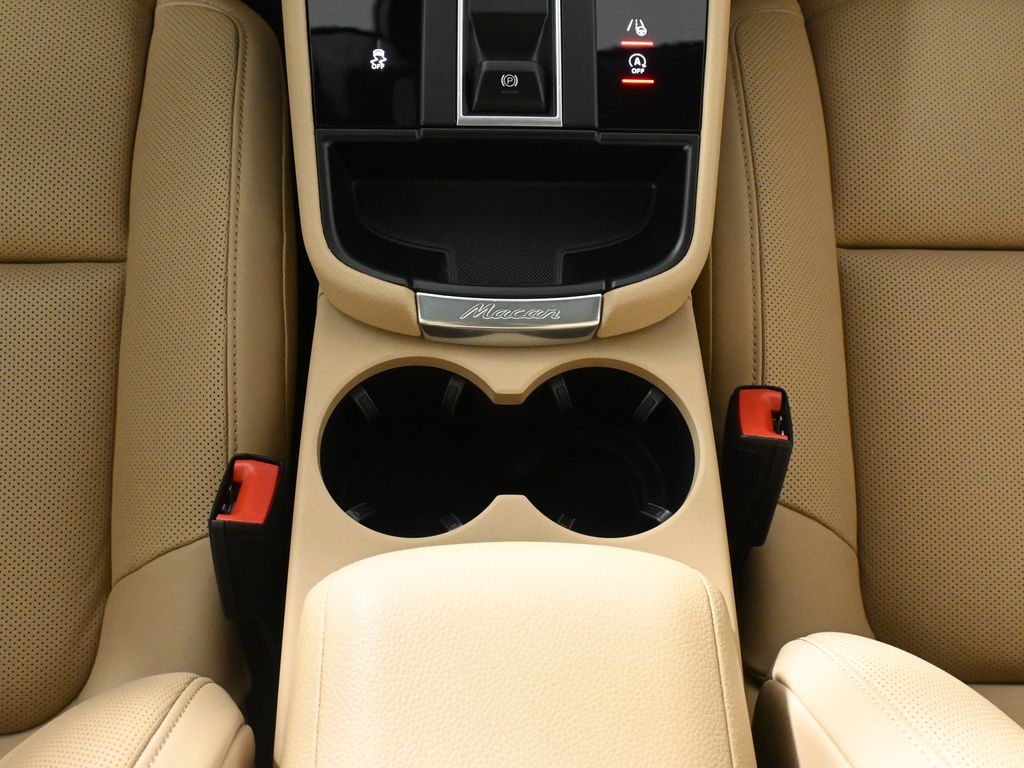 Thumbnail: 2025 Porsche Macan - 27