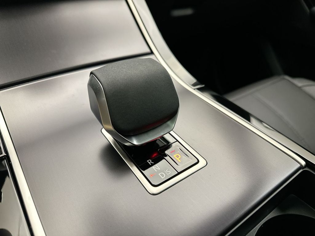 Thumbnail: 2026 Land Rover Range Rover Velar - 11
