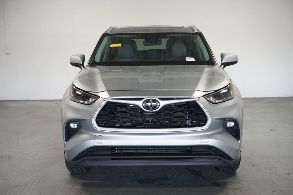 Thumbnail: 2023 Toyota Highlander - 2