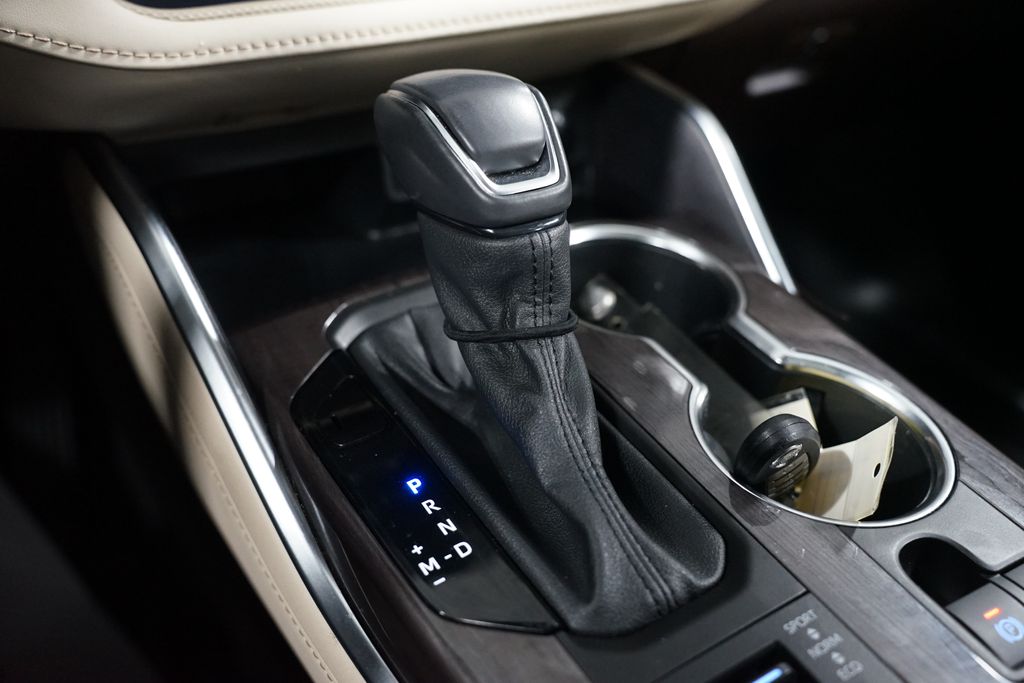 Thumbnail: 2022 Toyota Highlander - 22