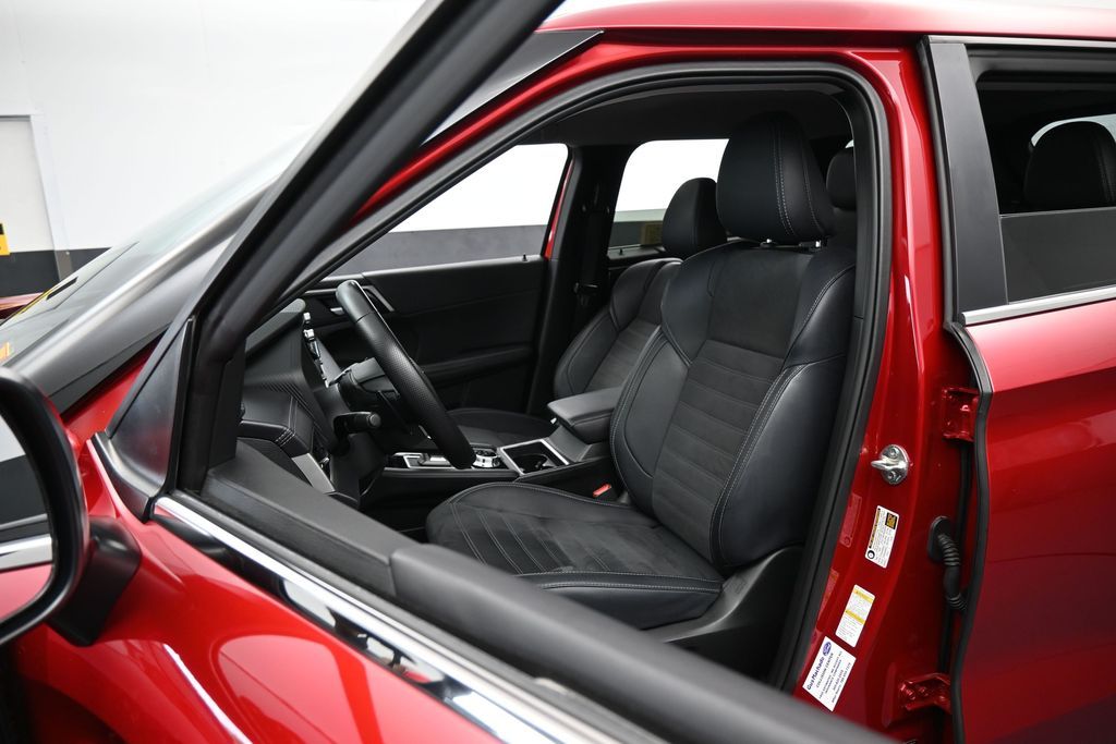 Used 2024 Red Mitsubishi SE Black Edition image 10