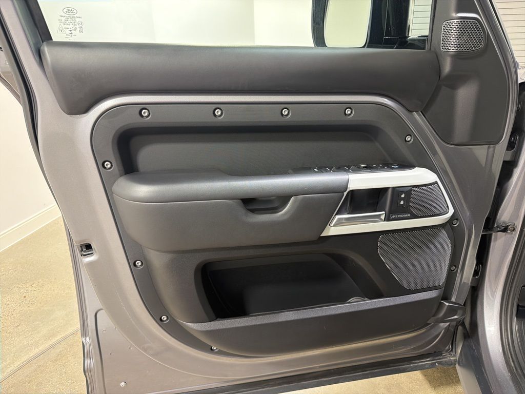 Used 2020  Land Rover HSE image 9