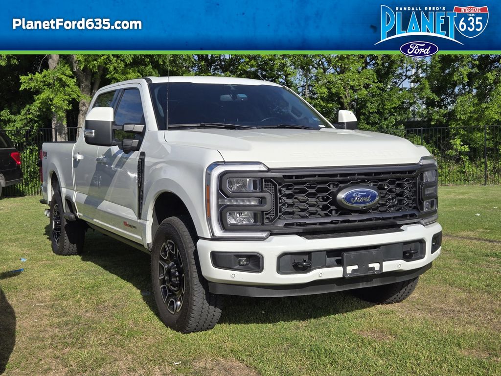 White Metallic 2023 Ford F-250 Super Duty Lariat Crew Cab 4WD Pickup Truck Four-Wheel Drive Automatic