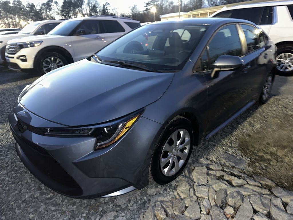 2025 Toyota Corolla LE's photo