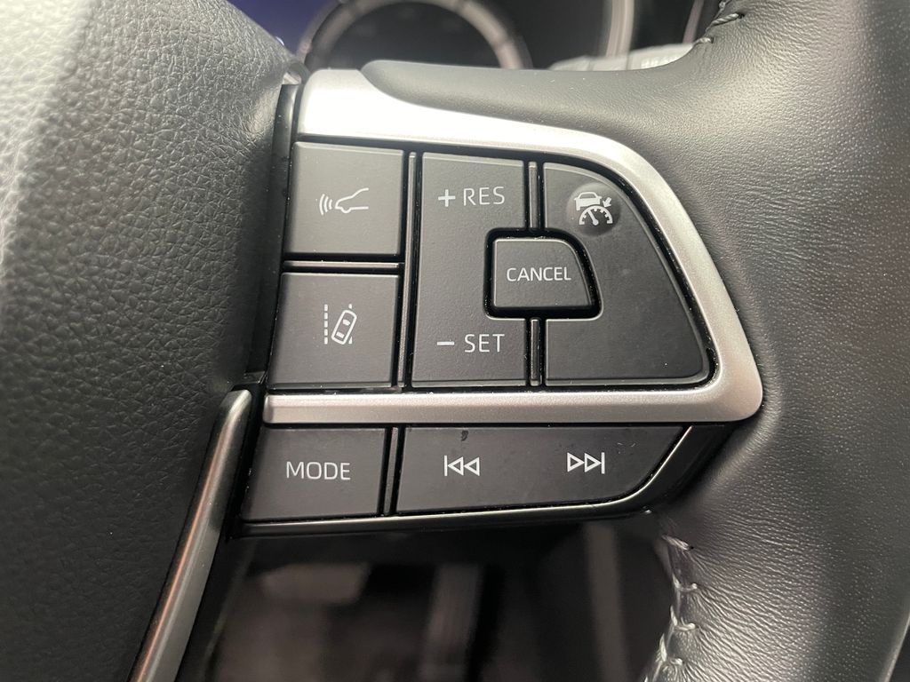 2024 Toyota Highlander XLE 23