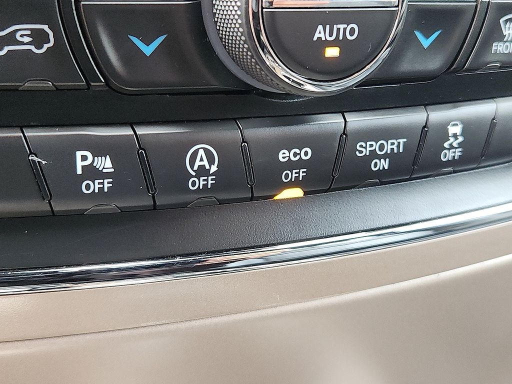 Thumbnail: 2017 Jeep Grand Cherokee - 24