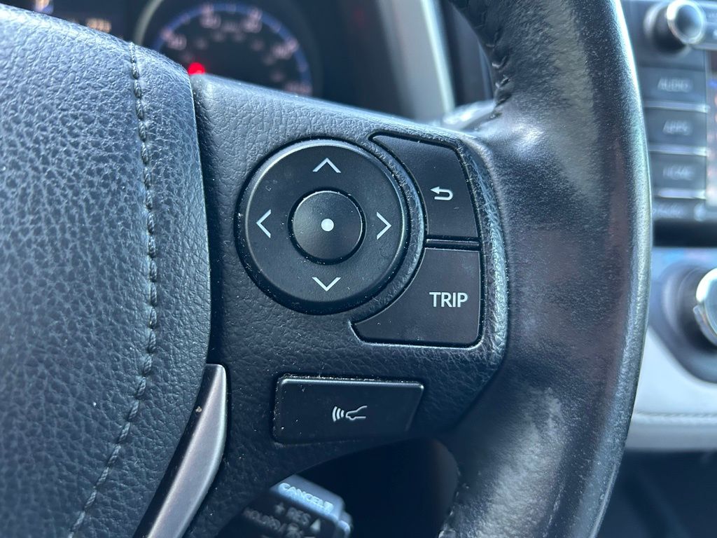 Thumbnail: 2018 Toyota RAV4 - 17
