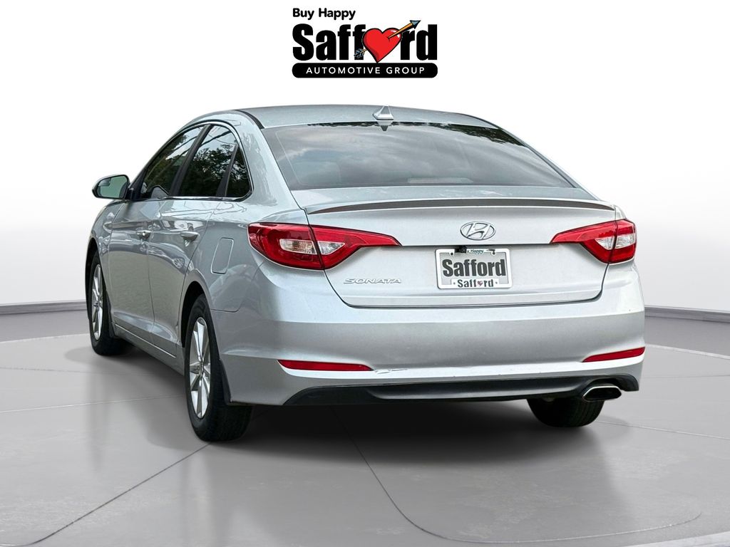 Used 2015 Silver Hyundai SE image 5