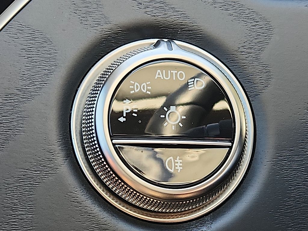 Thumbnail: 2025 Mercedes-Benz E-Class - 26