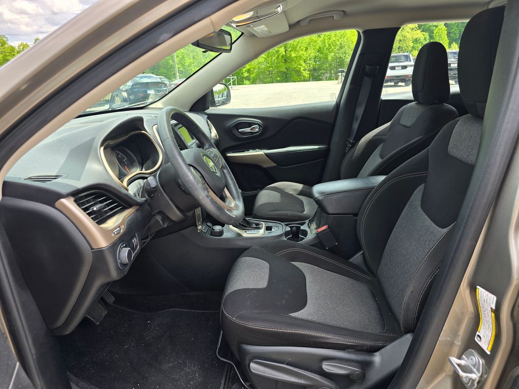 2017 Light Brownstone Pearlcoat Jeep Cherokee Sport 4X4 SUV