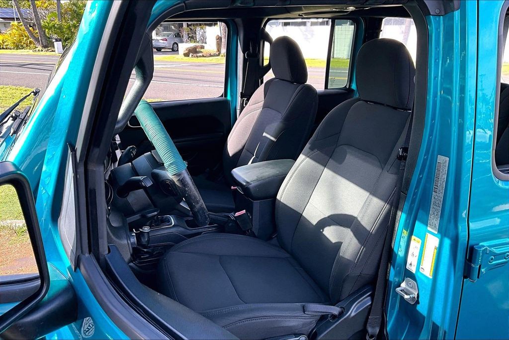 Used 2020 Teal Jeep Unlimited Sport image 27