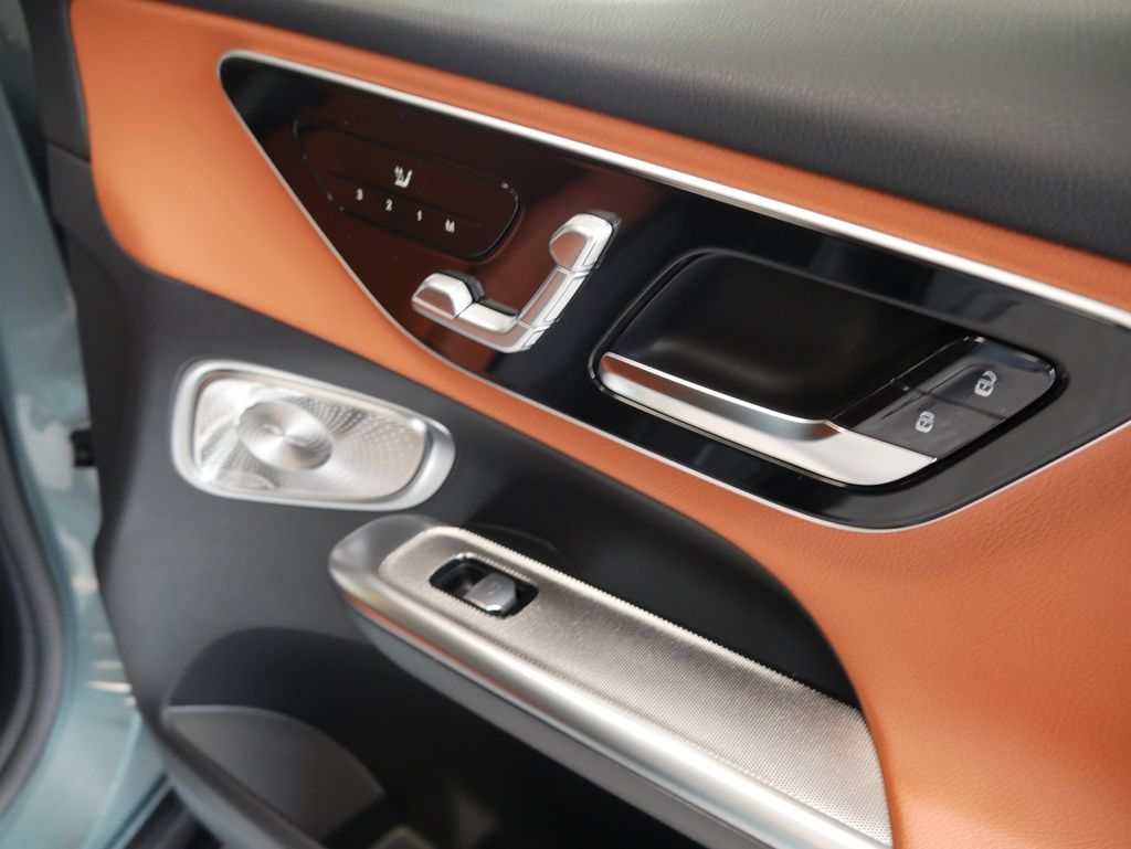 Thumbnail: 2026 Mercedes-Benz GLC - 27