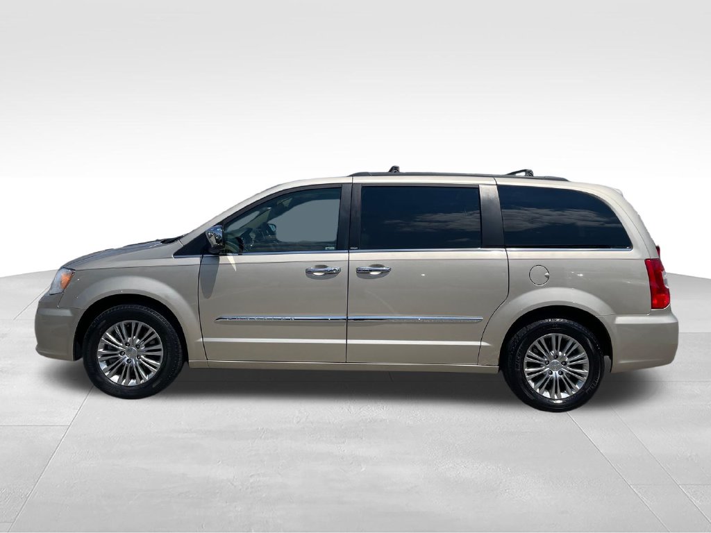 2013 Chrysler Town & Country #4