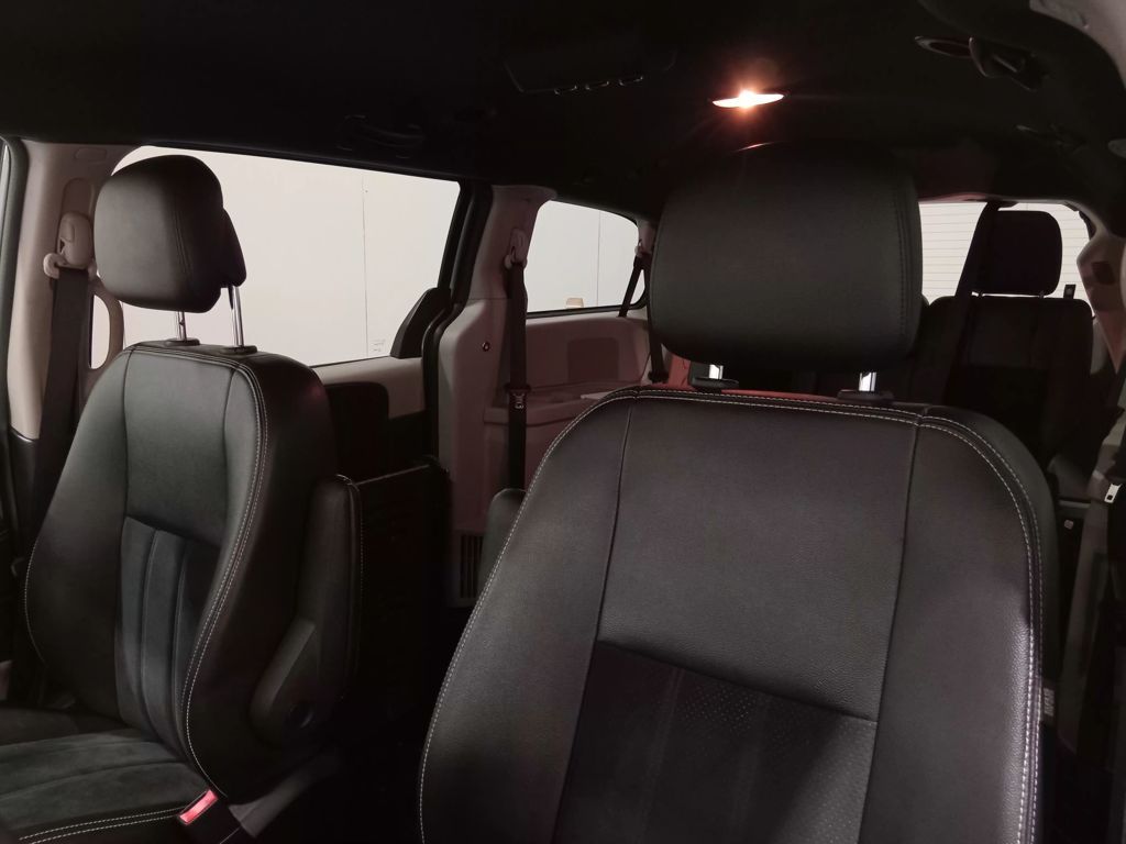 2018 Dodge Grand Caravan SXT — Billet Silver Metallic Clearcoat — photo 16