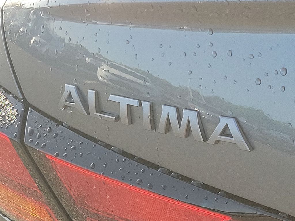 2025 Nissan Altima SR 5