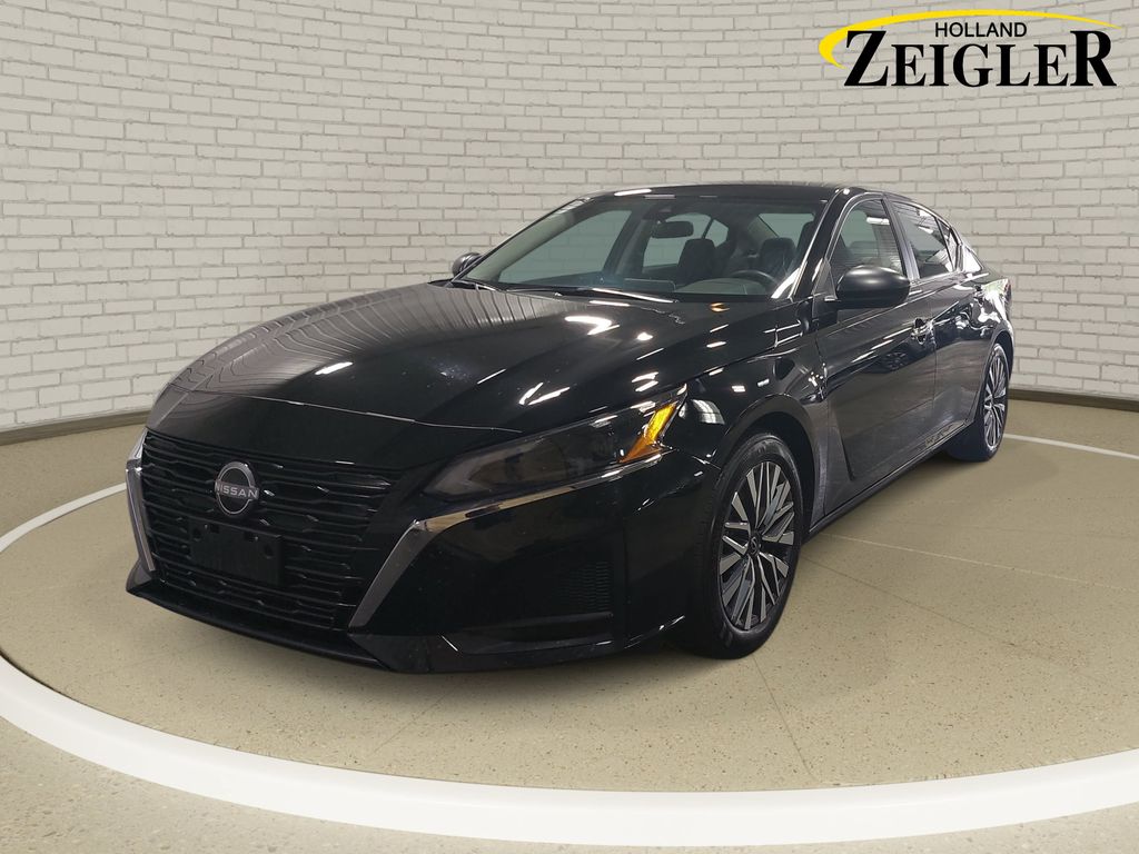 Super Black Clearcoat 2025 Nissan Altima Sedan Front-Wheel Drive Continuously Variable Transmission