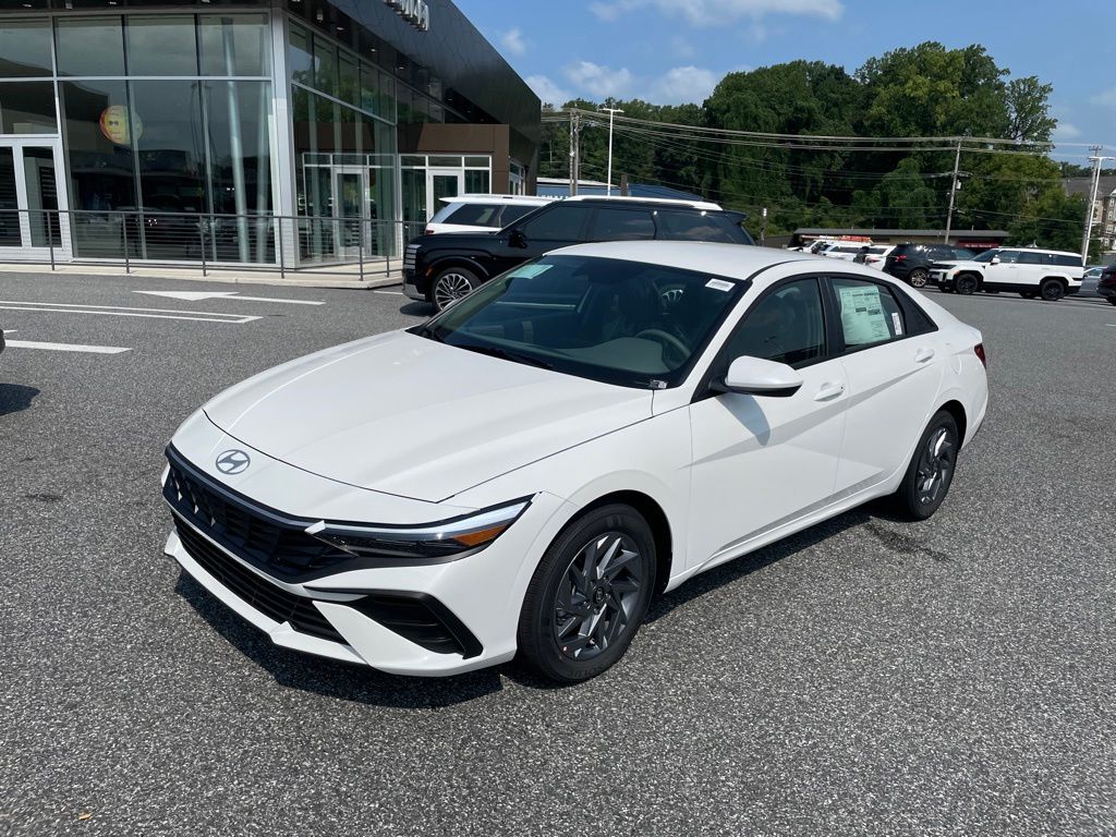 White 2026 Hyundai Elantra Hybrid Sedan Front-Wheel Drive 6-Speed Dual Clutch