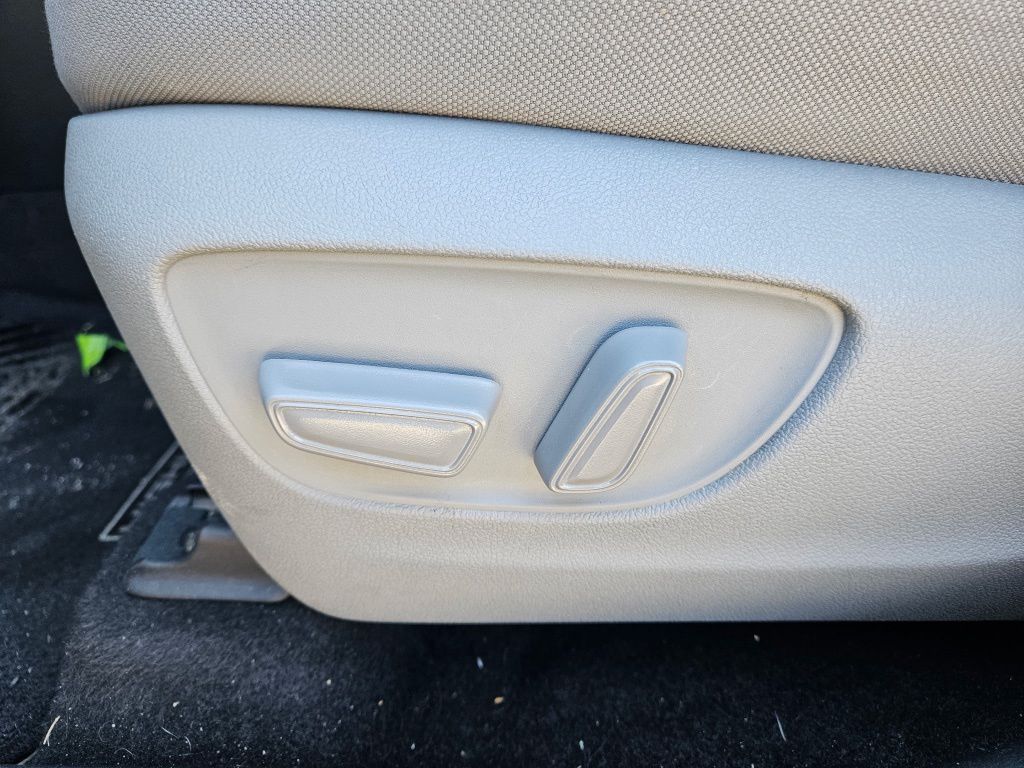 Thumbnail: 2023 Toyota Highlander - 16