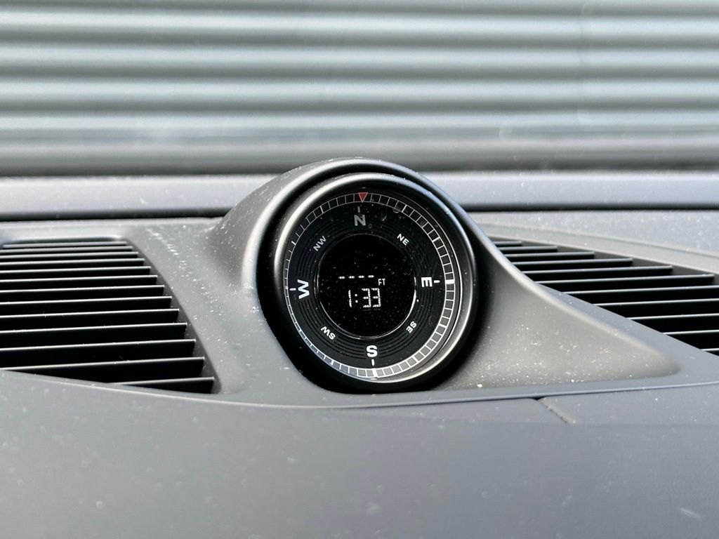 Thumbnail: 2025 Porsche Macan - 31