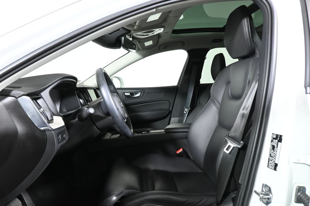 Thumbnail: 2020 Volvo XC60 - 3