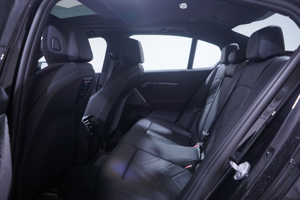 2025 BMW i5 eDrive40 9