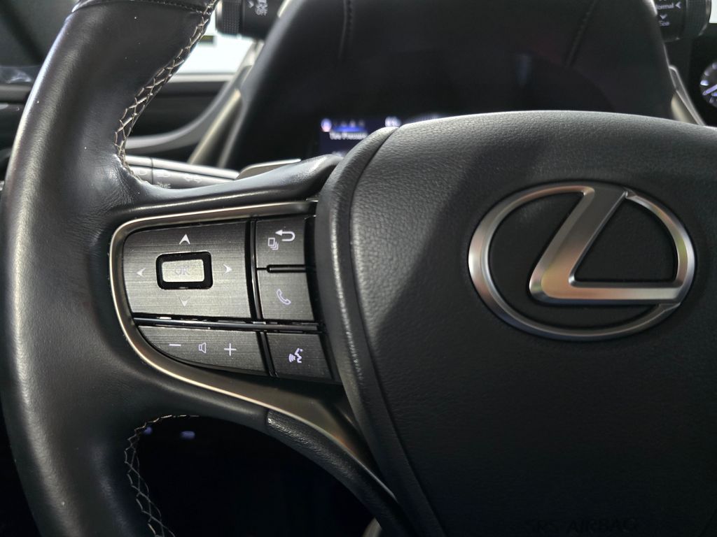 Thumbnail: 2021 Lexus ES - 16